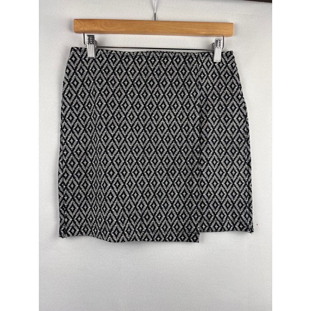 Women’s Hollister Medium Black & White Abstract Patterned Asymmetrical Skirt